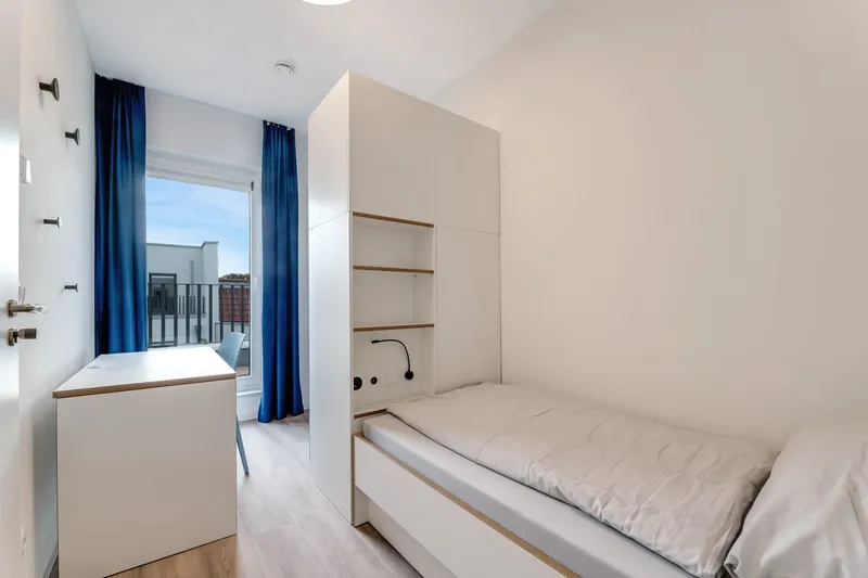 Vollständig eingerichtetes Privatzimmer mit gemeinsamer Terrasse in einer 3er gemischten WG — photo 1